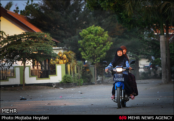عکس/ موتورسواری دختران محجه در اندونزی 