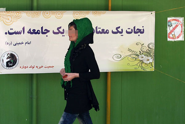 تنها کمپ ترک اعتیاد زنان تهران در حوالی چیتگر واقع شده است. متن زیر، گزارش میدانی تکان‌دهنده‌ای از این مرکز است.